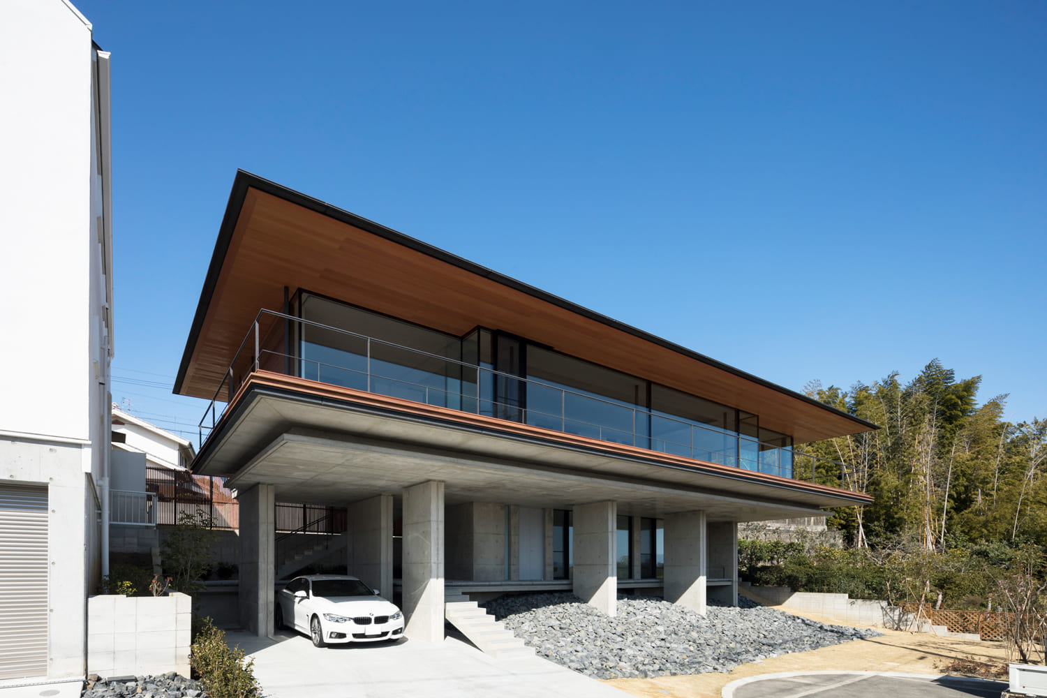 空を纏（まと）う、高台の特等席。 A様邸